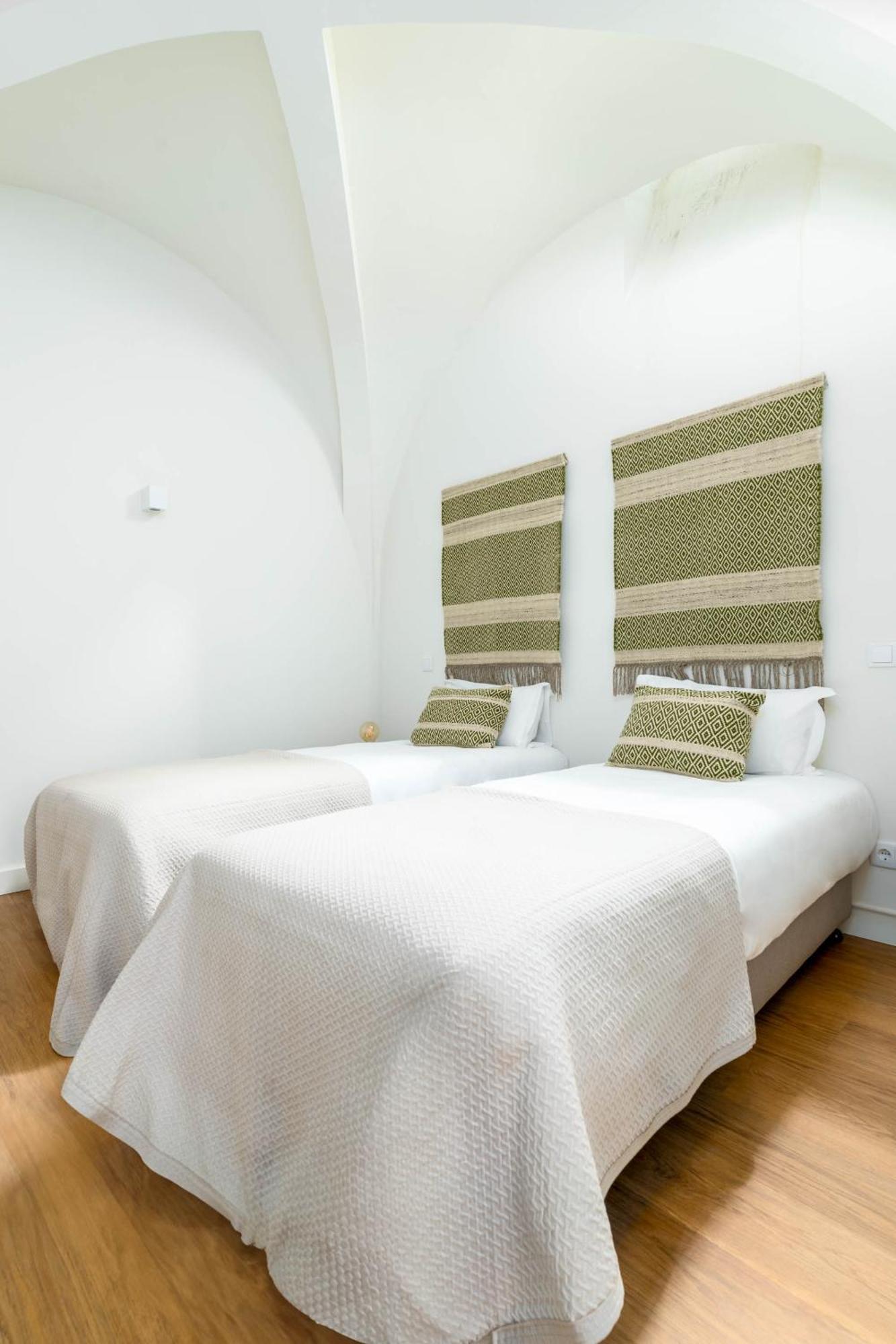 Limehome Evora Largo Dos Penedos Habitación foto