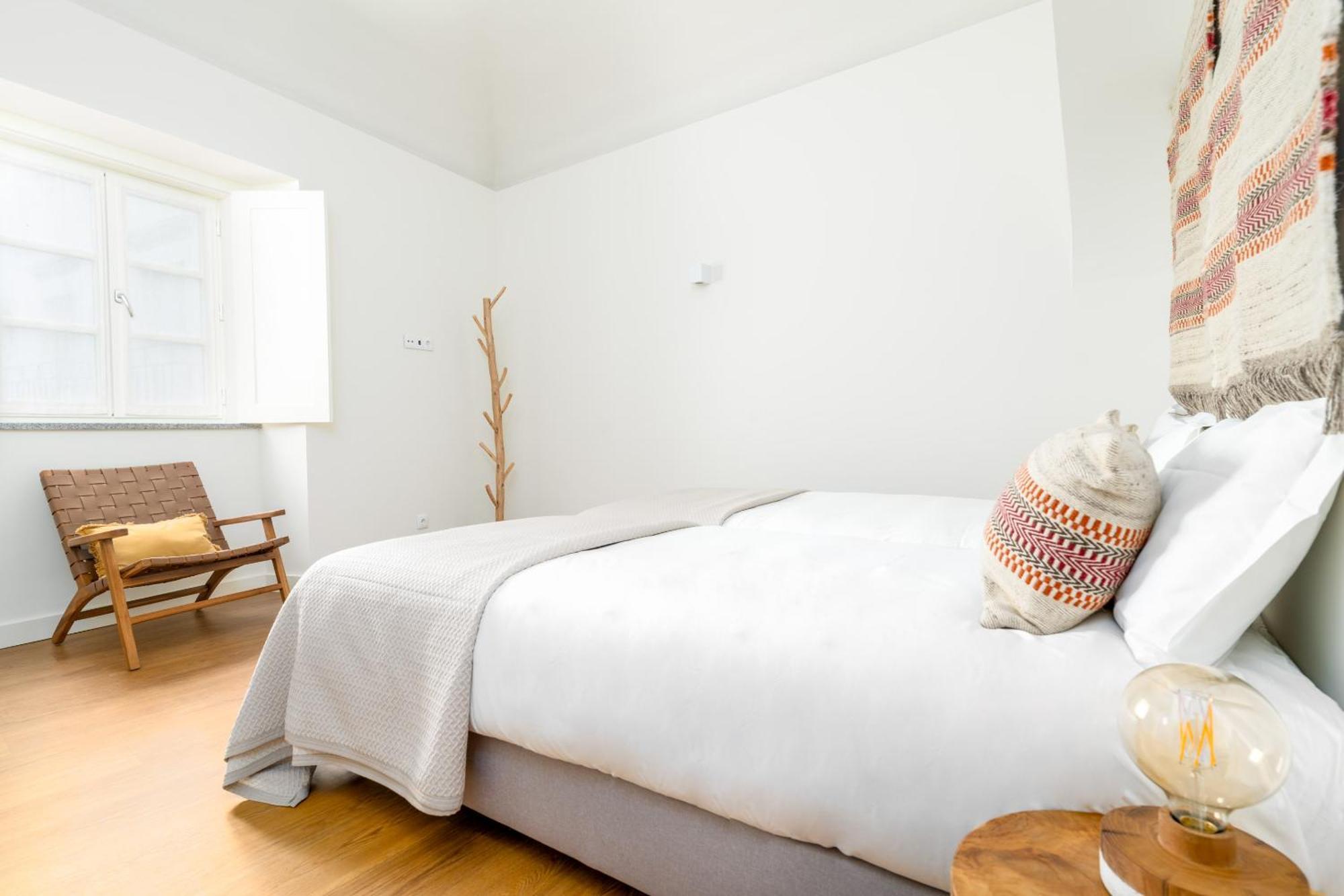 Limehome Evora Largo Dos Penedos Habitación foto